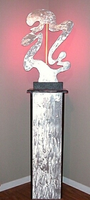 art stand base pedalstal design in aluminum and wood