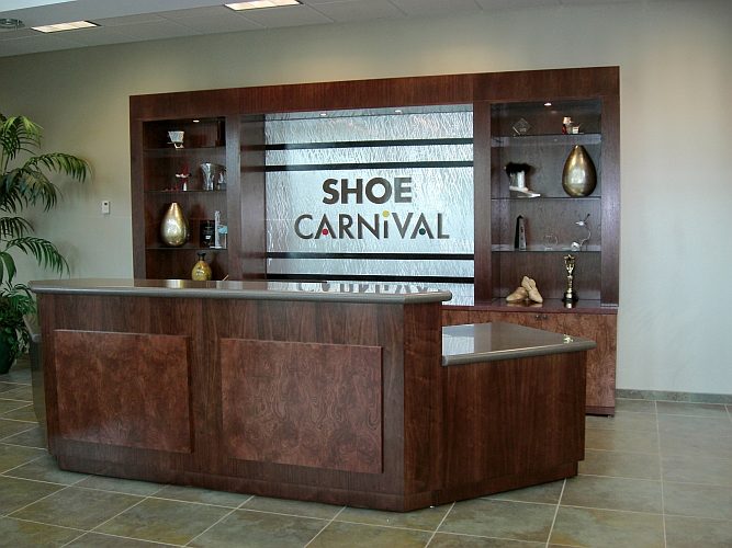 shoe carnival corporate office phone number